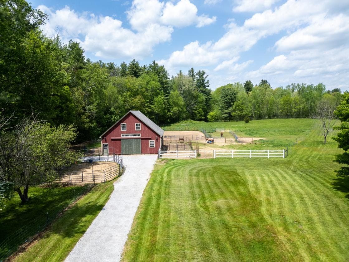 Pelham, NH, local scene