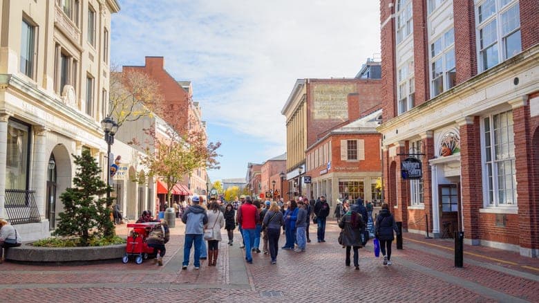 Walkable downtown along Main Street with restaurants and shops in Reading, MA